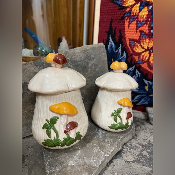 Pair of Vintage Mushroom Ceramic Canisters - Picture 5 of 13